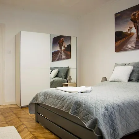 Apartament Season One Segedyn