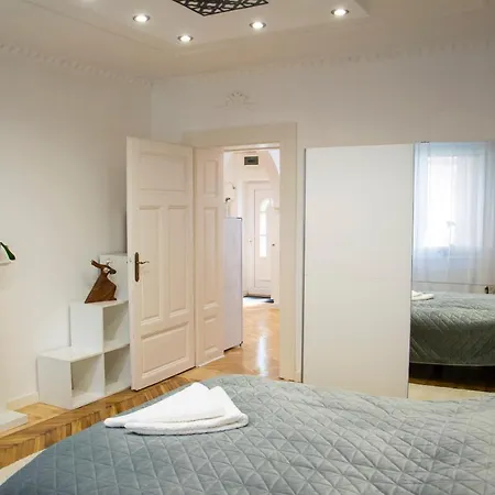 Apartament Season One